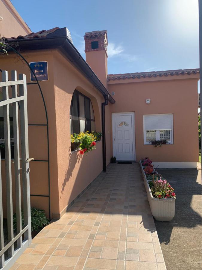 Apartman Dalija Vinkuran Εξωτερικό φωτογραφία