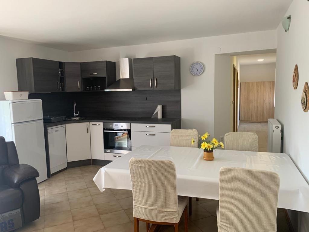 Apartman Dalija Vinkuran Εξωτερικό φωτογραφία