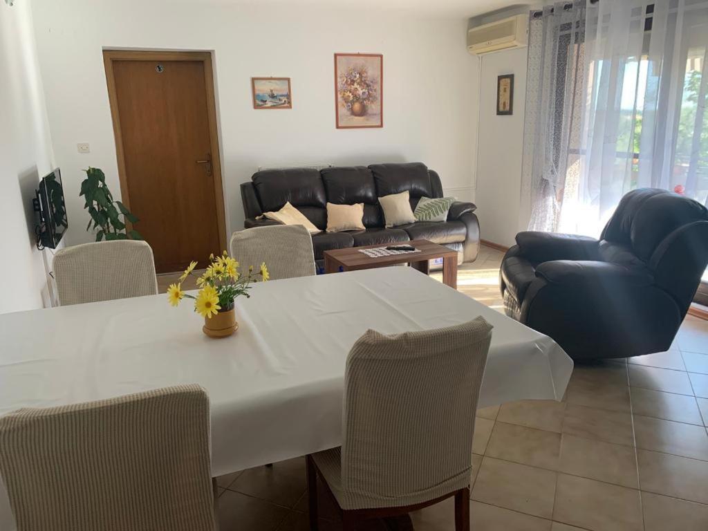 Apartman Dalija Vinkuran Εξωτερικό φωτογραφία